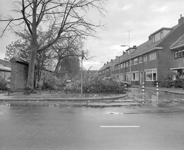 882197 Gezicht in de Bijleveldstraat te Utrecht, vanaf de Heycopstraat.